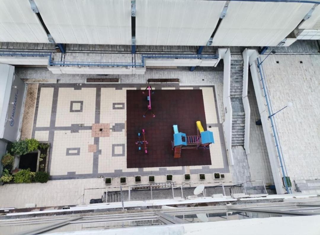 Calla 5 Apartment: Central Square Living with Secure Parking Skopje Exterior photo