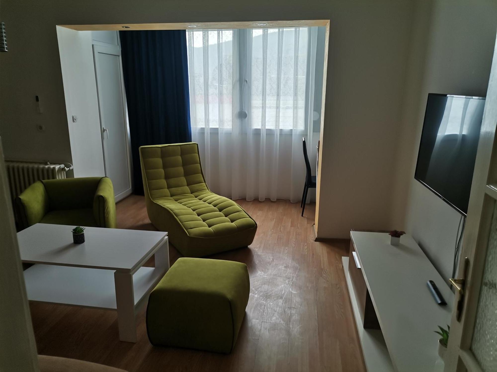 Calla 5 Apartment: Central Square Living with Secure Parking Skopje Exterior photo