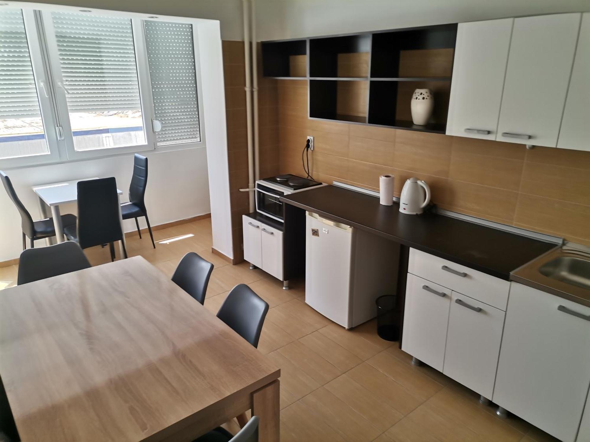 Calla 5 Apartment: Central Square Living with Secure Parking Skopje Exterior photo