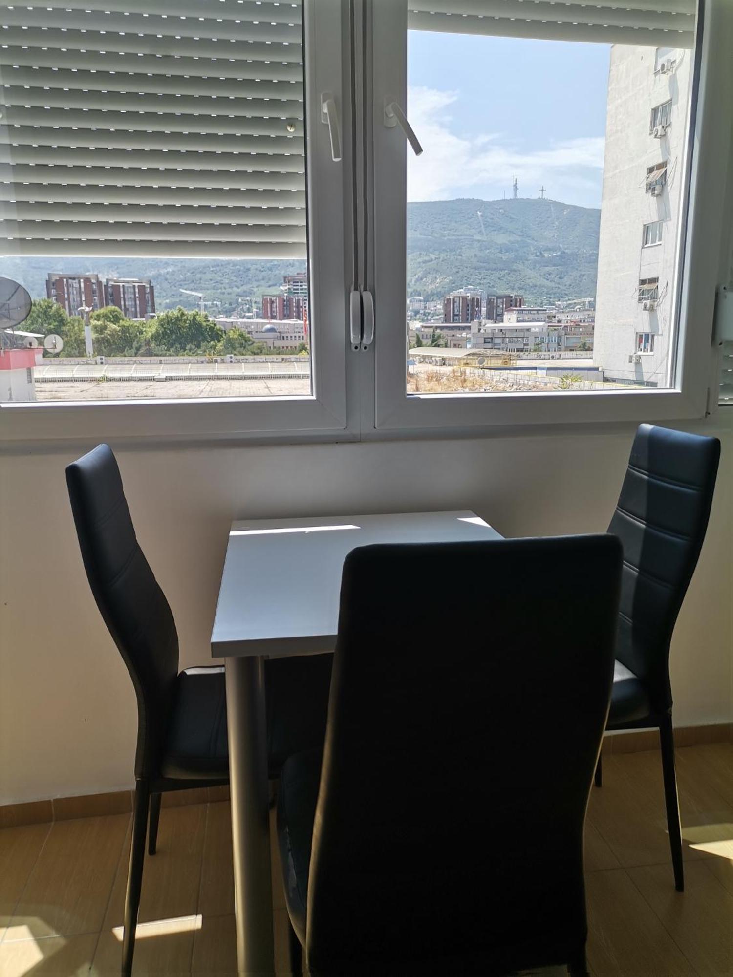 Calla 5 Apartment: Central Square Living with Secure Parking Skopje Exterior photo