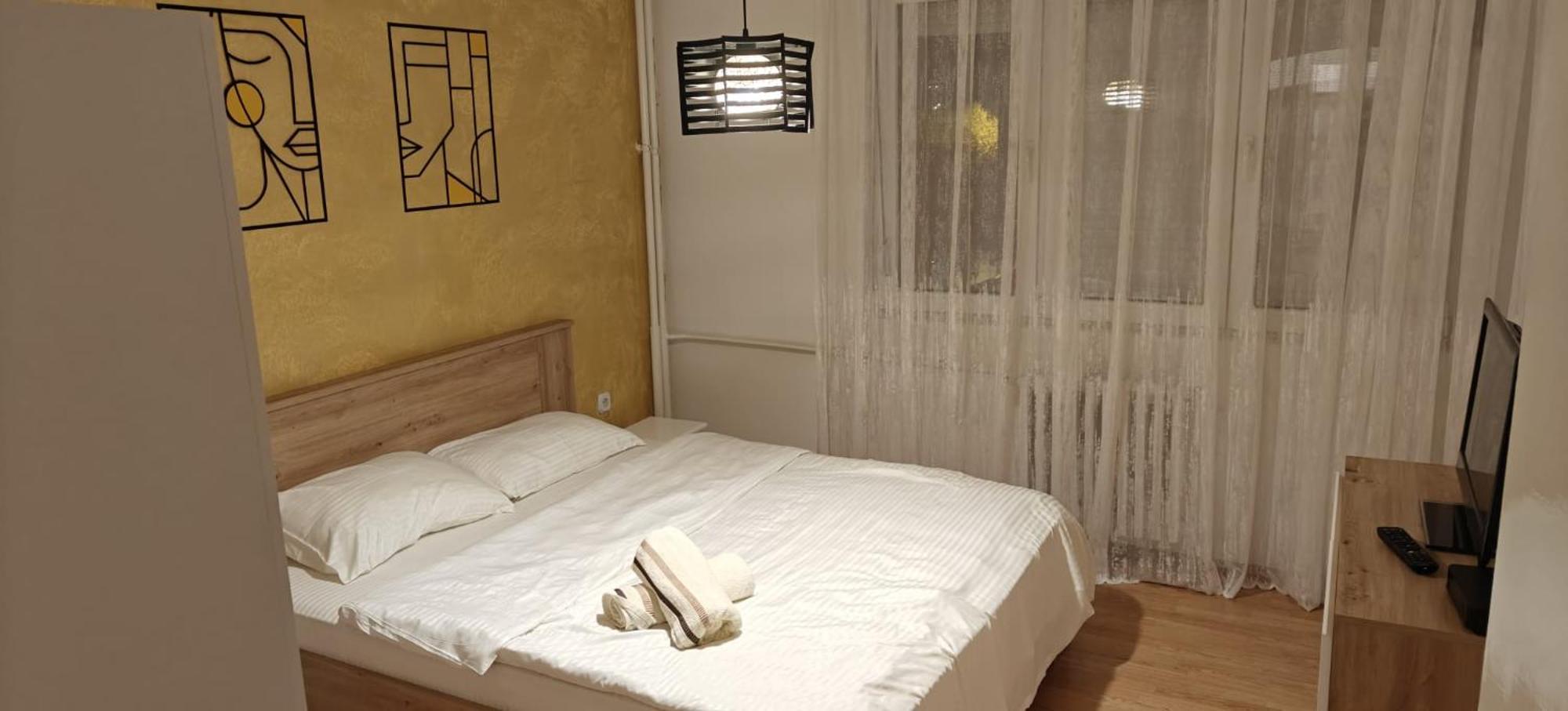 Calla 5 Apartment: Central Square Living with Secure Parking Skopje Exterior photo