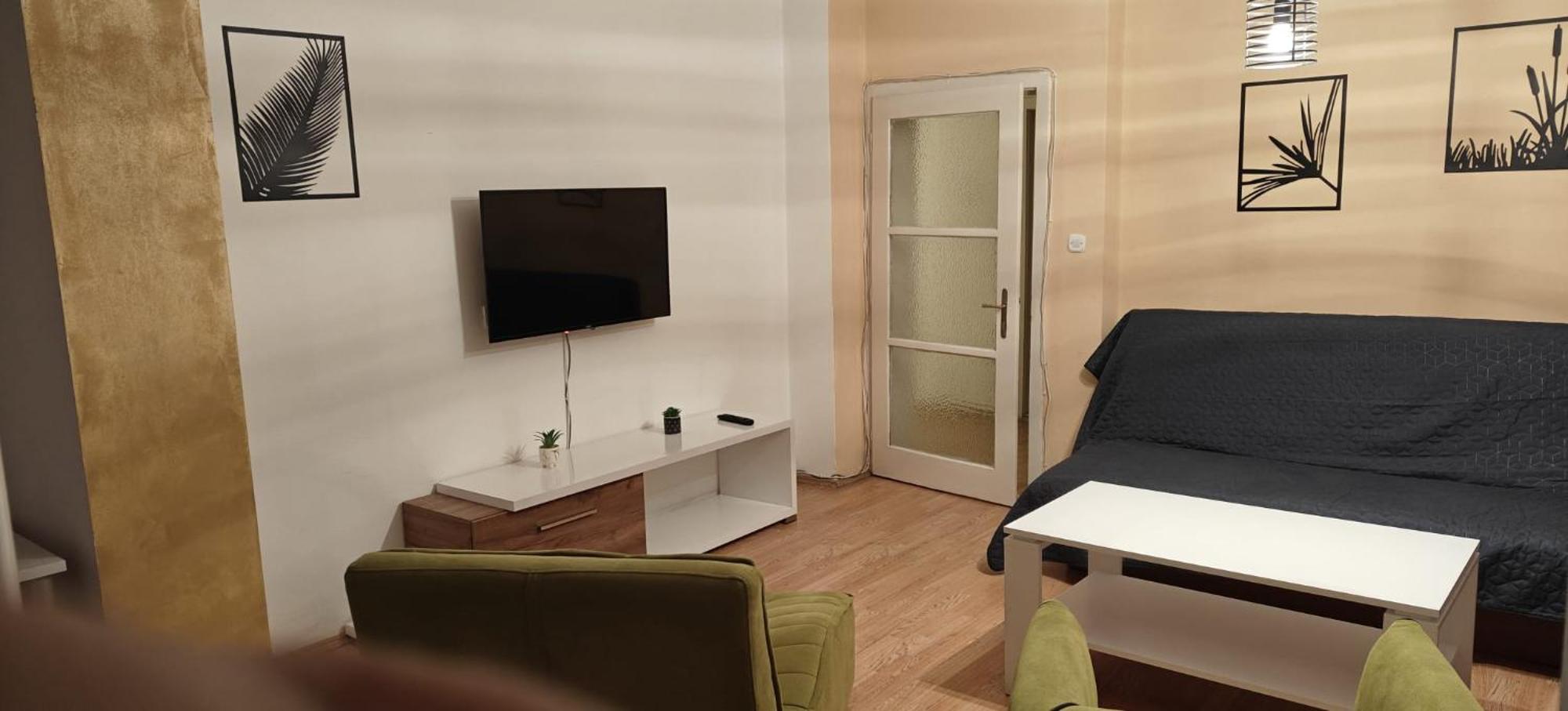 Calla 5 Apartment: Central Square Living with Secure Parking Skopje Exterior photo